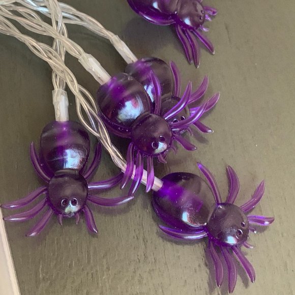 10' Halloween Purple Rubber Crawling Spiders 2 AA Batteries LED String Lights - Picture 4 of 8